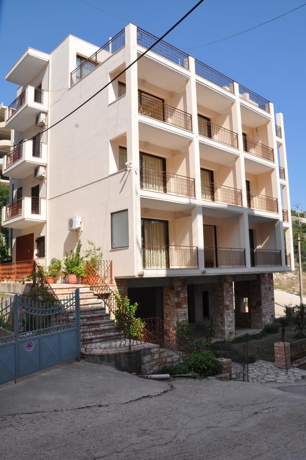 Nikos Hotel And Apartments Sarande Ngoại thất bức ảnh