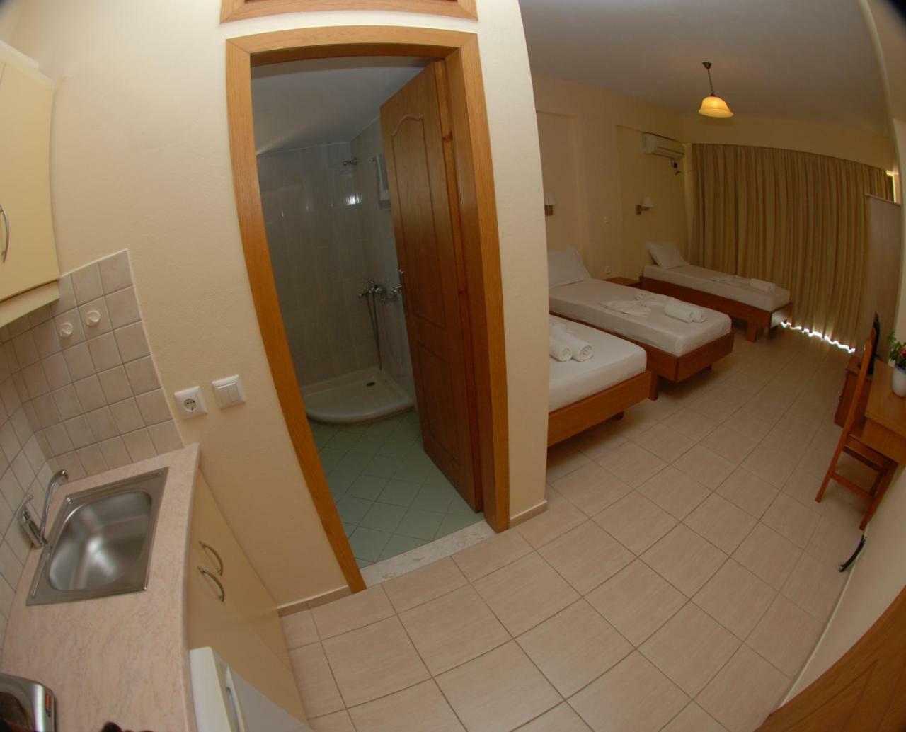 Nikos Hotel And Apartments Sarande Ngoại thất bức ảnh