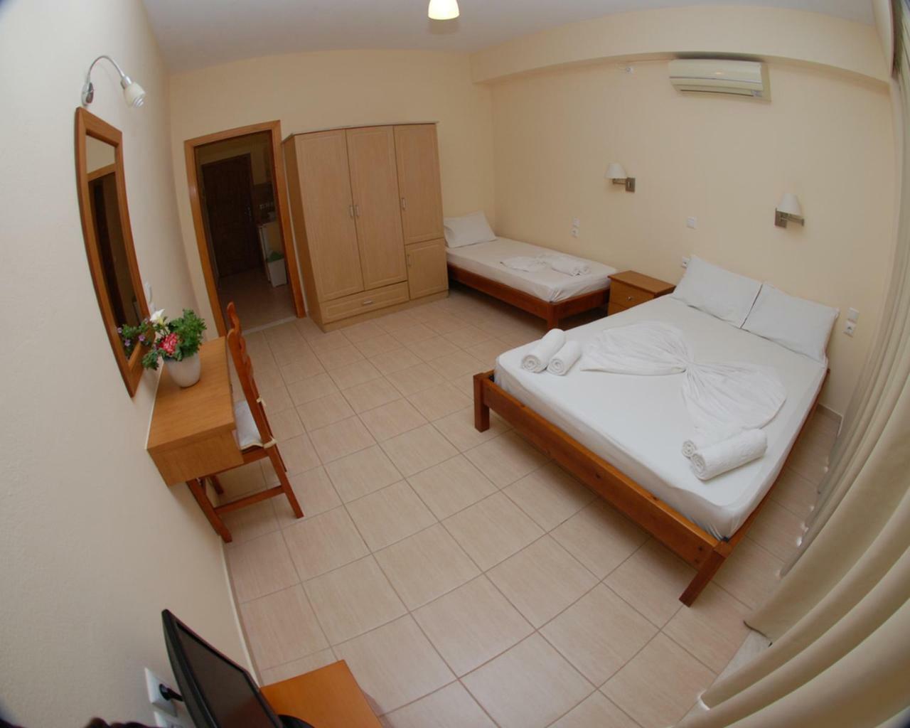 Nikos Hotel And Apartments Sarande Ngoại thất bức ảnh