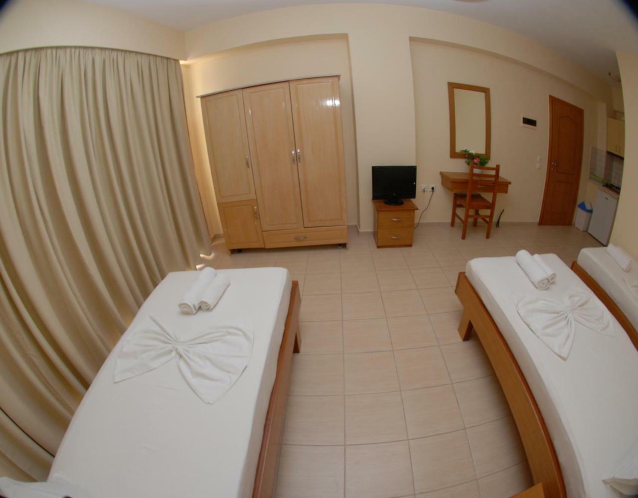 Nikos Hotel And Apartments Sarande Ngoại thất bức ảnh