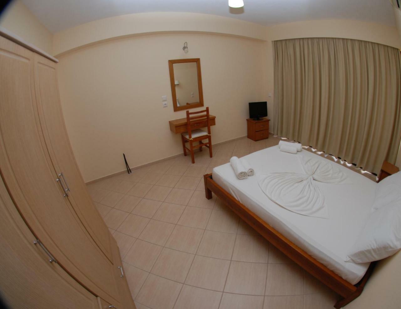 Nikos Hotel And Apartments Sarande Ngoại thất bức ảnh