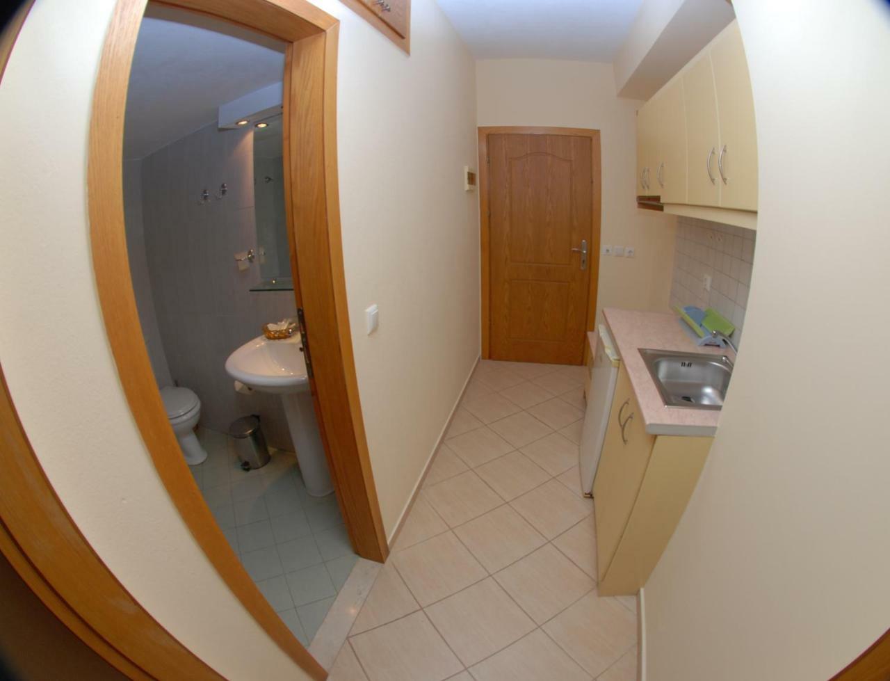 Nikos Hotel And Apartments Sarande Ngoại thất bức ảnh