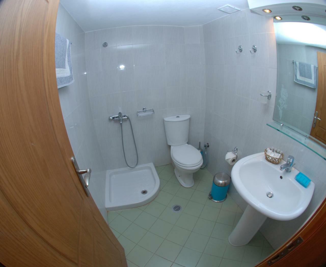 Nikos Hotel And Apartments Sarande Ngoại thất bức ảnh