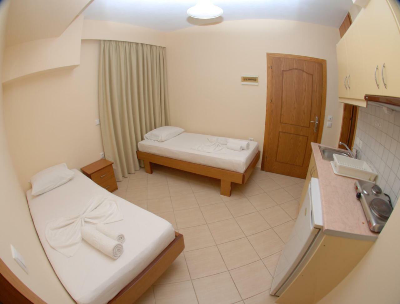 Nikos Hotel And Apartments Sarande Ngoại thất bức ảnh