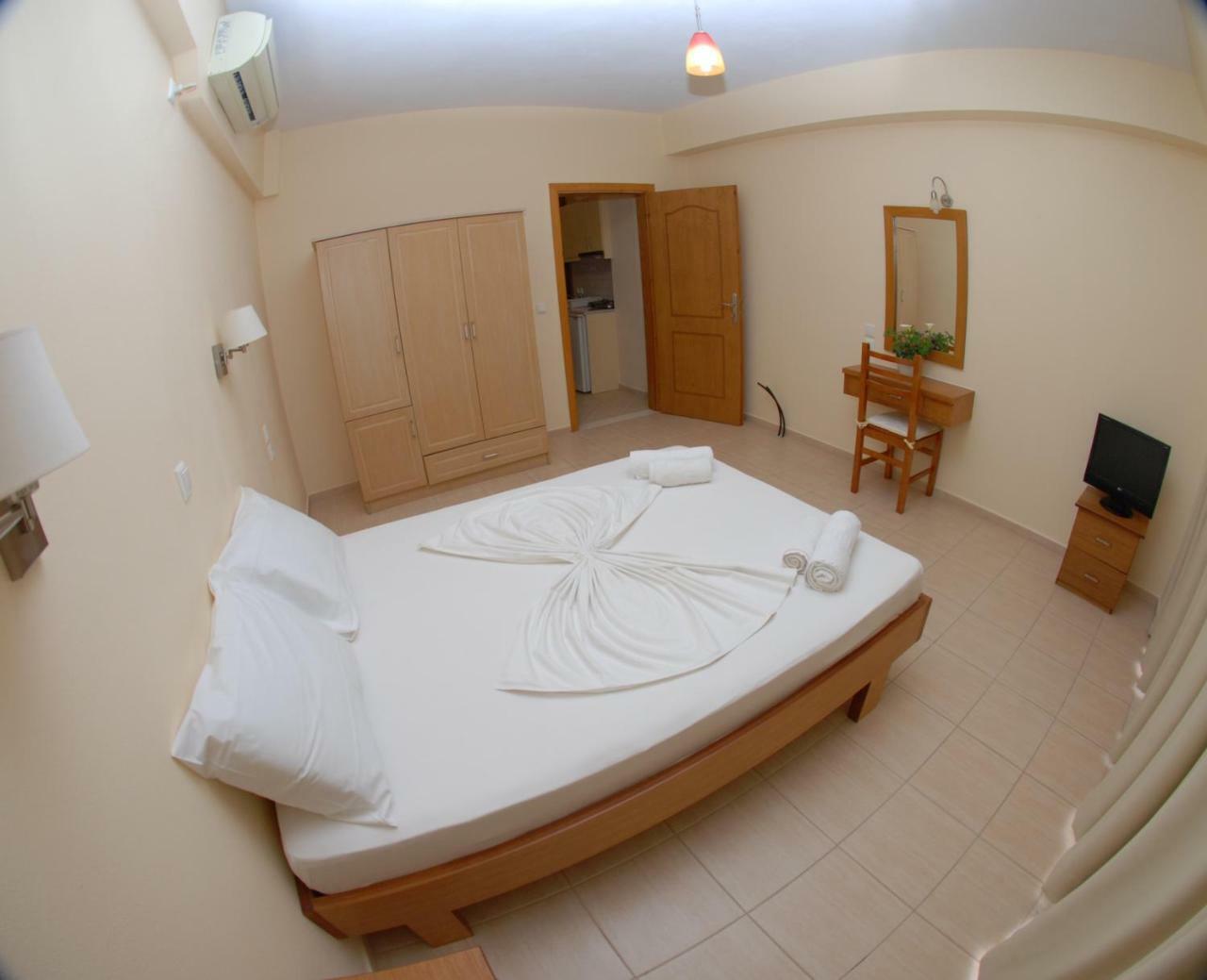 Nikos Hotel And Apartments Sarande Ngoại thất bức ảnh